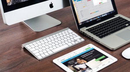 apple-laptop-on-the-table